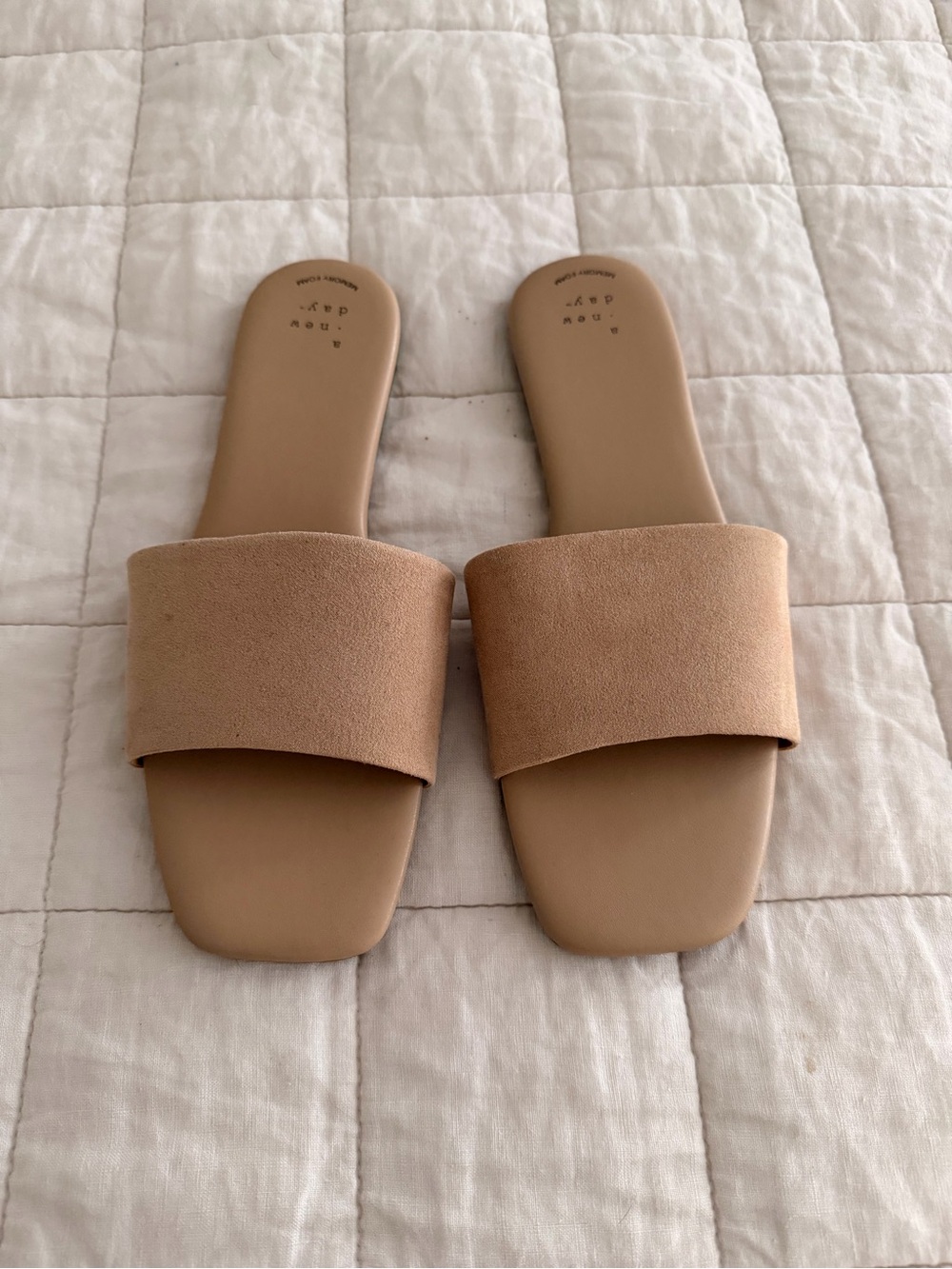 A new day - Size 8 - Minimal Slide Sandals in Nude / tan